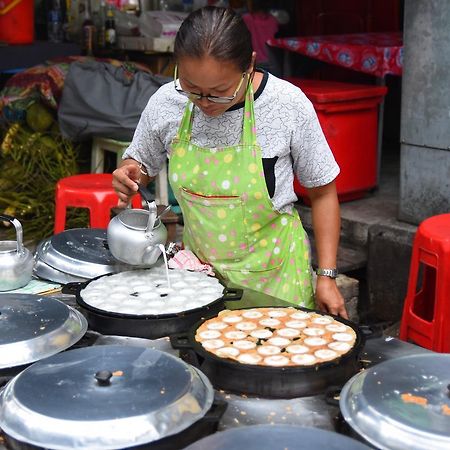 Yellow Mango Hostel กรุงเทพมหานคร ภายนอก รูปภาพ