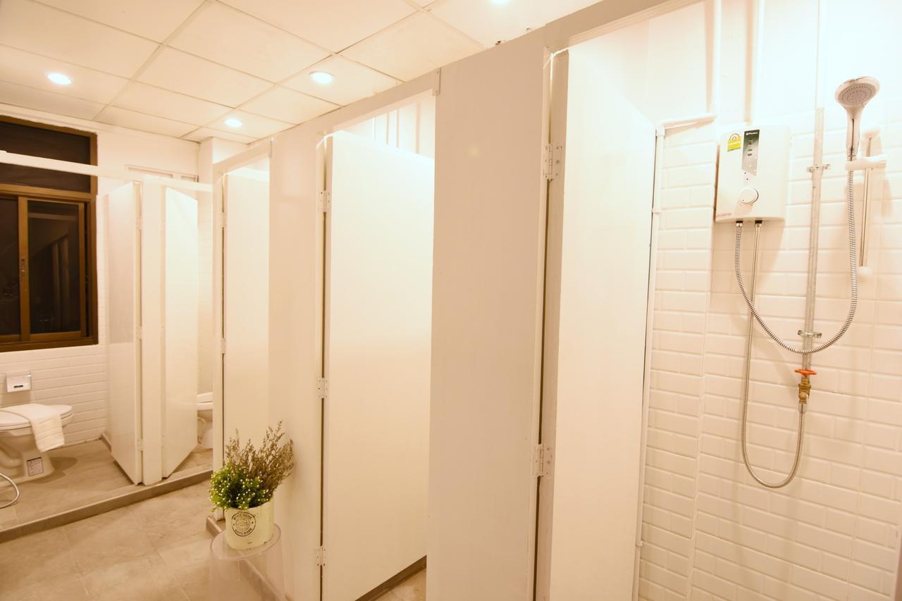 Yellow Mango Hostel กรุงเทพมหานคร ภายนอก รูปภาพ