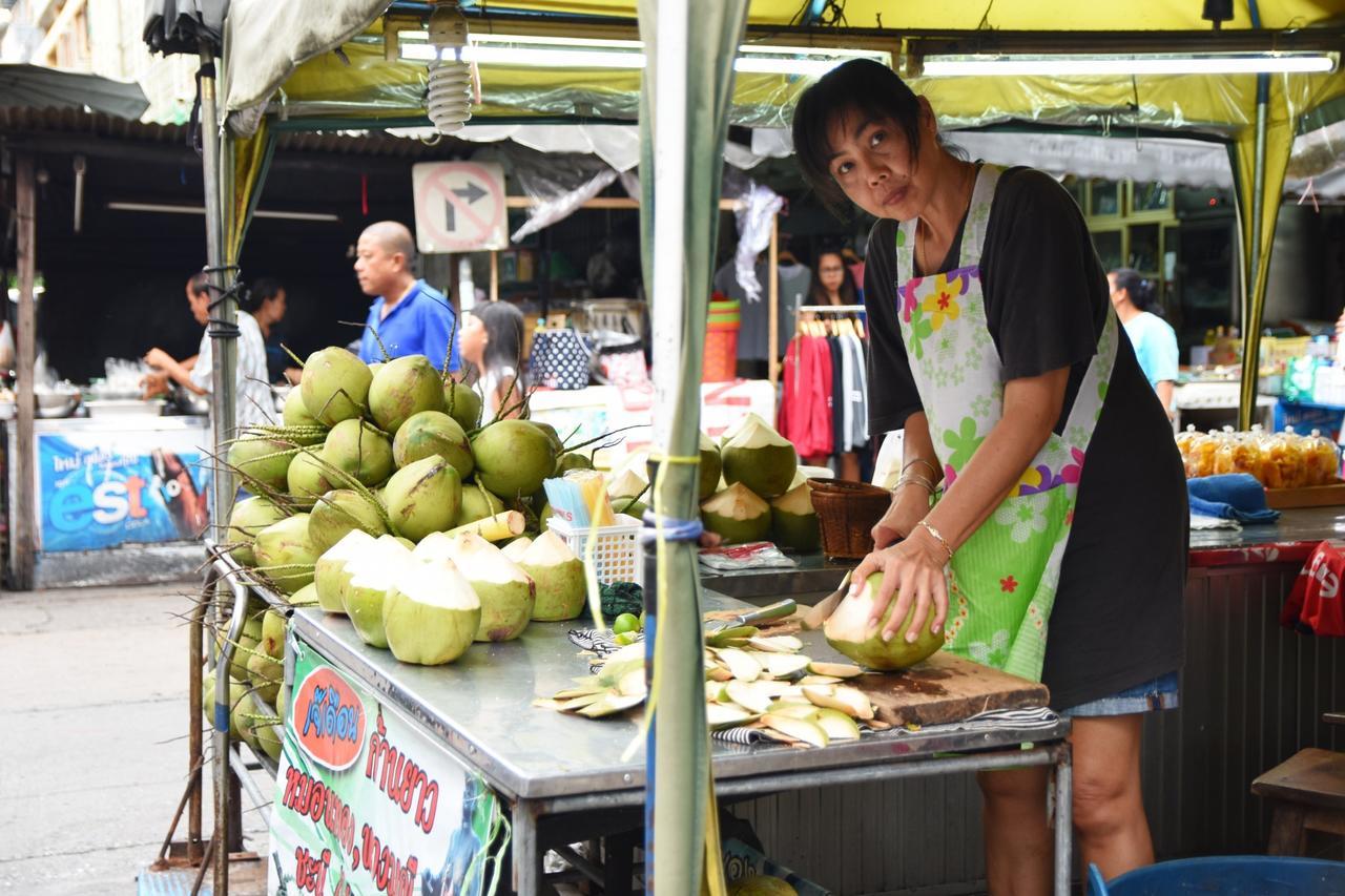 Yellow Mango Hostel กรุงเทพมหานคร ภายนอก รูปภาพ